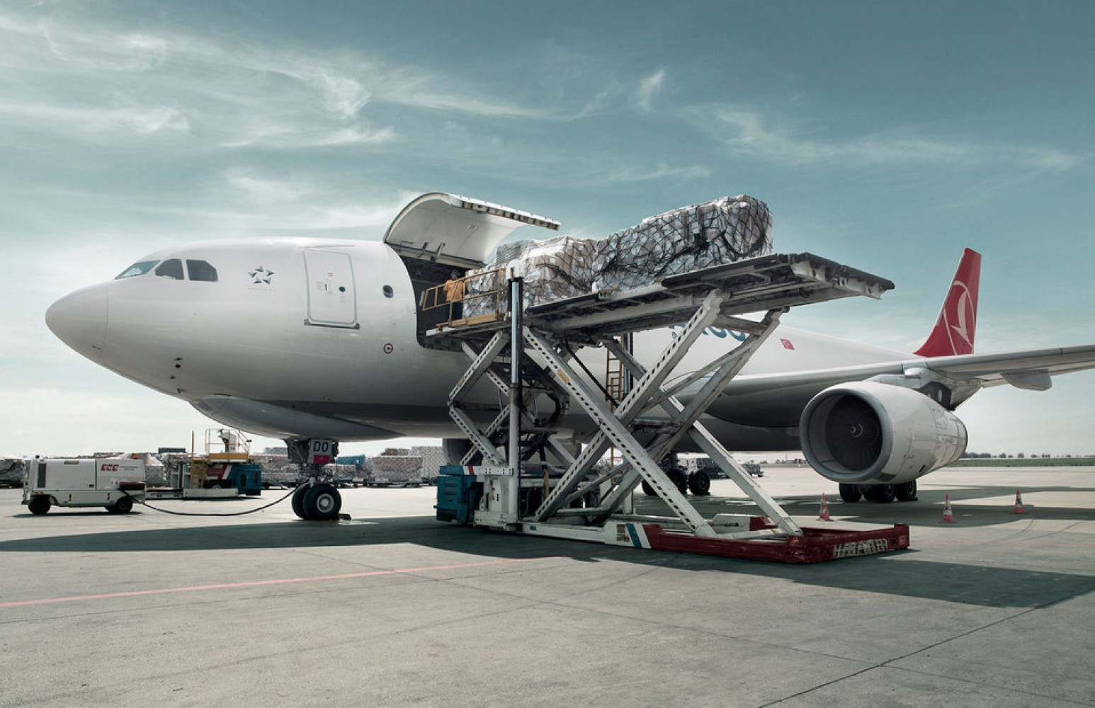 Авиа трейд карго. Грузовой самолет. Грузовой авиатранспорт. Cargo самолет. Грузовые воздушные перевозки.